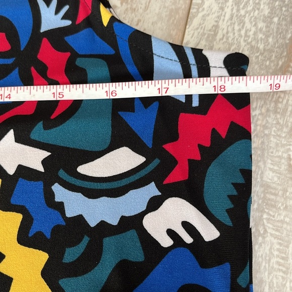 Anne Klein V-Neck Sleeveless Top Med. Abstract multicolored design. - Picture 4 of 9